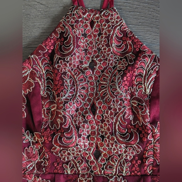 ✨ NWT ✨ RED DELICATE GOLD EMBELLISHMENT DETAIL DRESS - XS - Picture 5 of 11